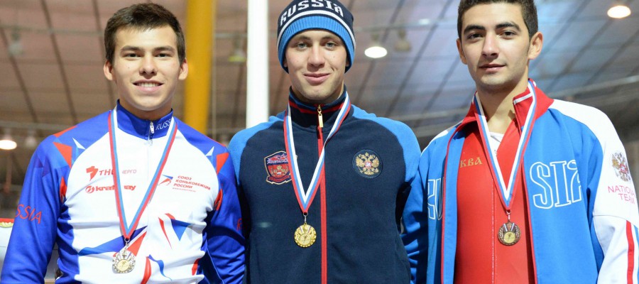 Виктор Муштаков завоевал четыре золотые медали на юниорском Кубке Союза Конькобежцев России.