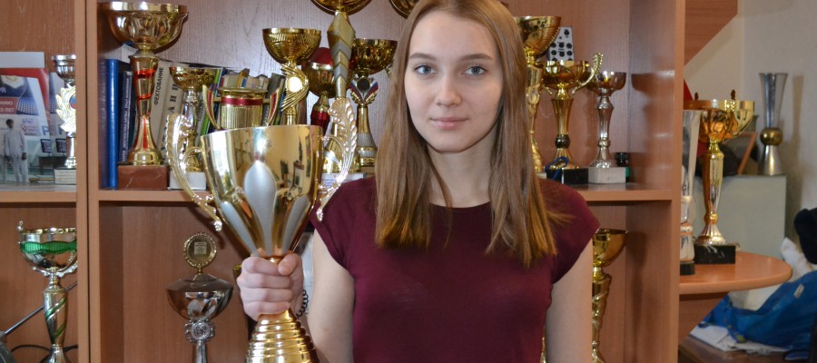 Анна Смирнова-бронзовый призёр первенства России среди кадетов, в командных соревнованиях.