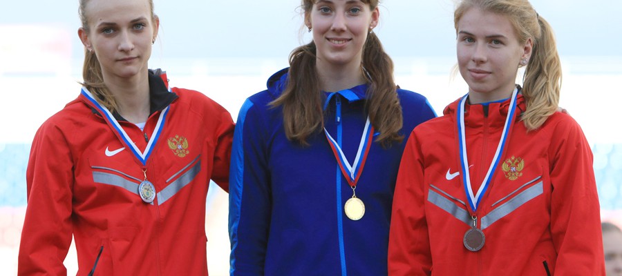 Высотница Наталья Аксёнова выиграла первенство России среди молодёжи.